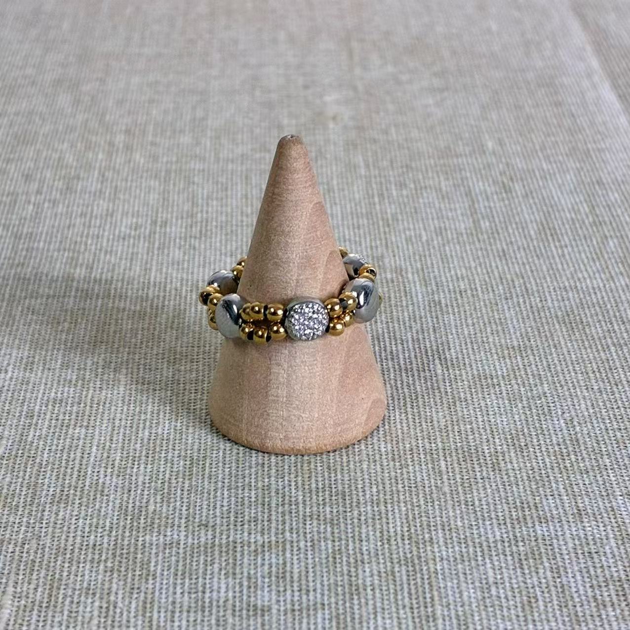 Anello elastico “Doppio Gioiello” – Contrasto perfetto, armonia moderna