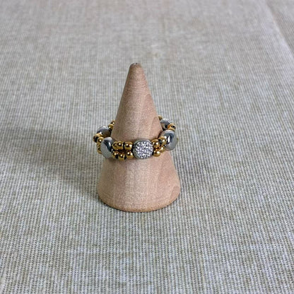 Anello elastico “Doppio Gioiello” – Contrasto perfetto, armonia moderna