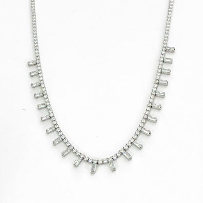 Collana Brillante con Pendenti Geometrici – Eleganza Contemporanea