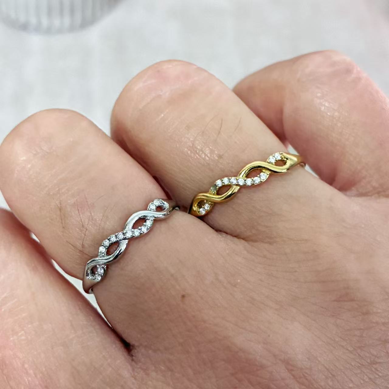 Anello Intreccio con Zirconi