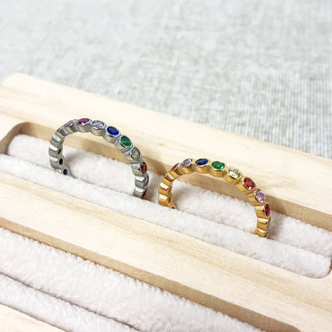 Anello Fascia Arcobaleno con Cristalli Multicolore