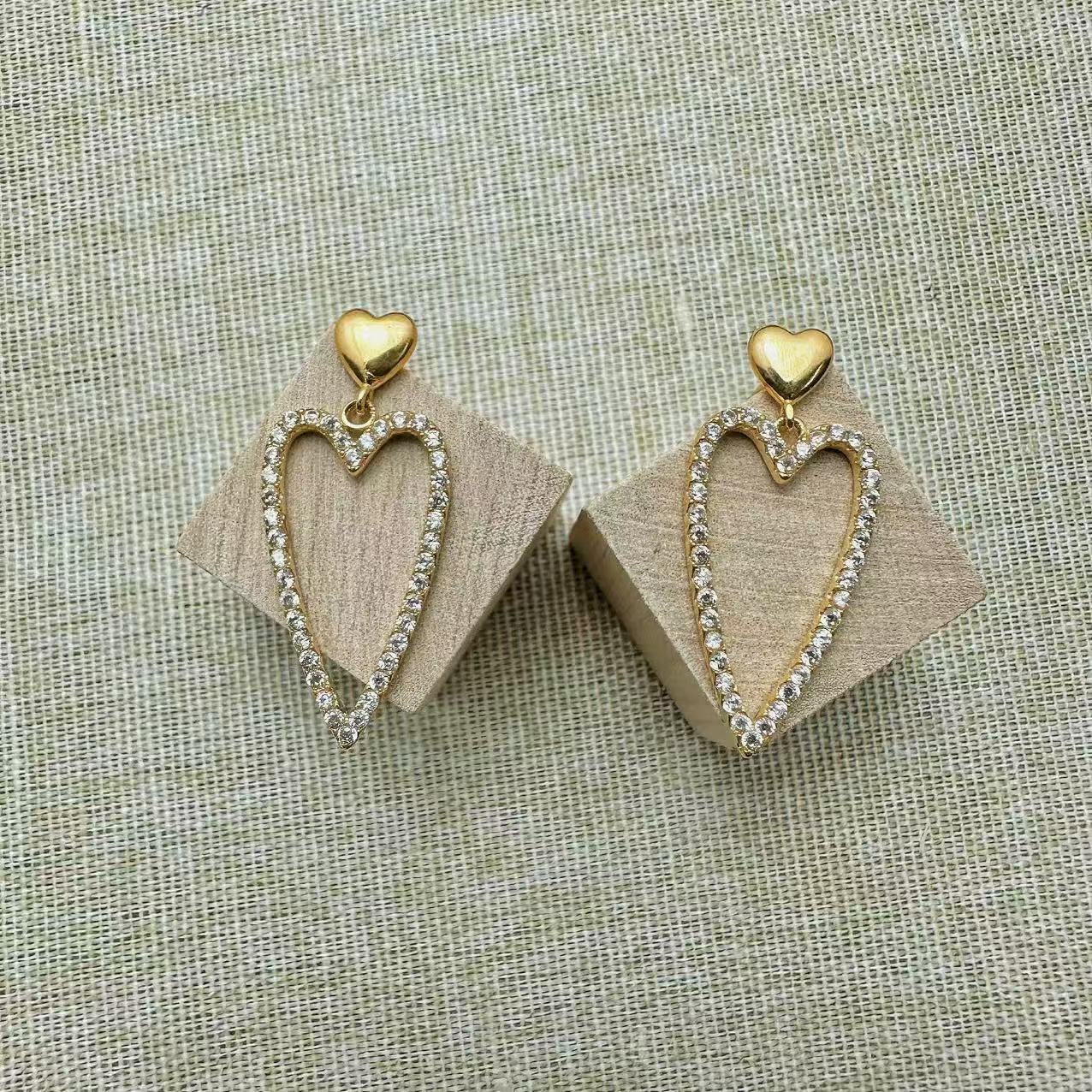 (O160)Orecchini cuori con pave’