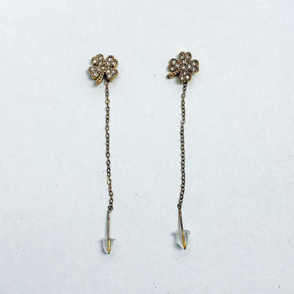 Orecchini “Trifoglio Segreto” – Pendenti Delicati dal Tocco Portafortuna