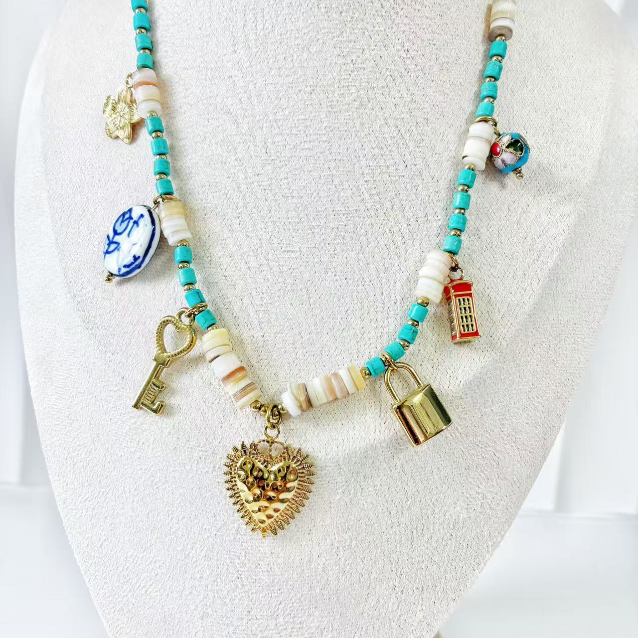 (C259)Collana con tanti pendenti in acciaio inox