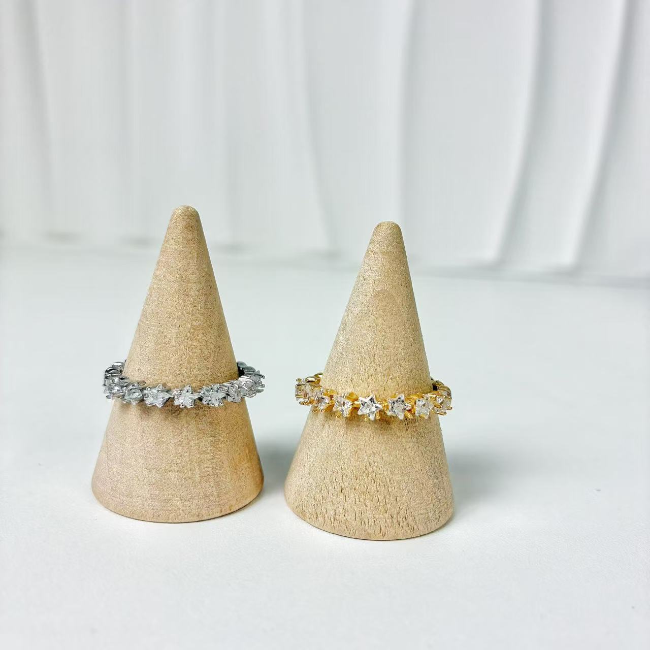 (A135)Anello stelle zirconi regolabile in acciaio inox