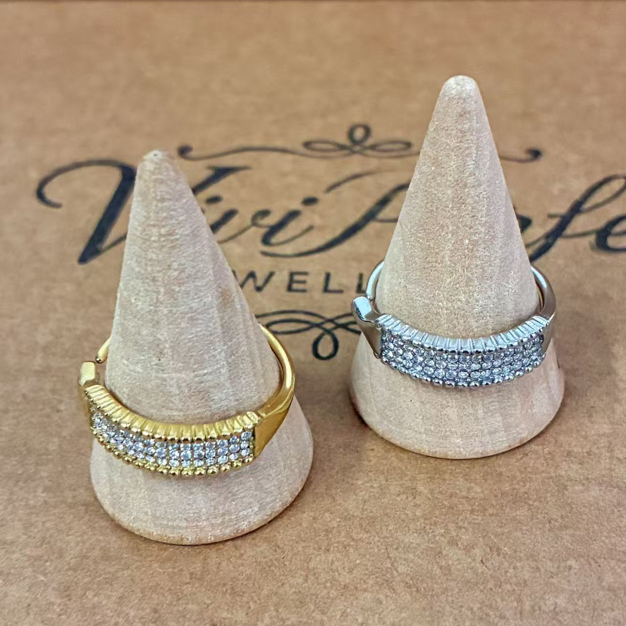 Anello Fascia Pavé di Zirconi