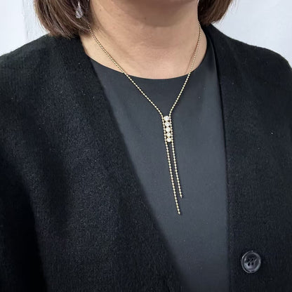 Collana “Eleganza Lineare” – Minimalismo Luminoso con Dettaglio a Cascata