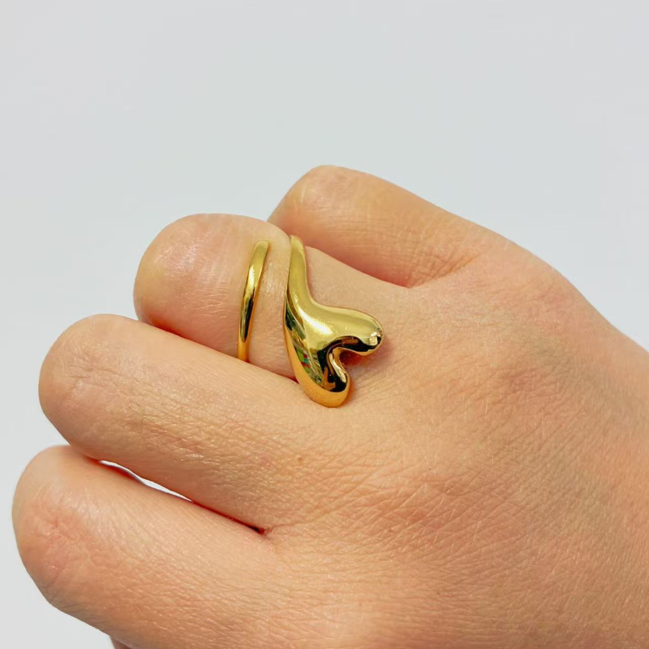 Anello Cuore Fluido – Forma Aperta Moderna