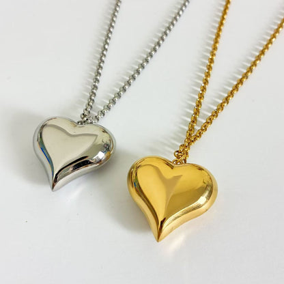 Collana con Ciondolo a Cuore Oversize – Stile Minimal Chic