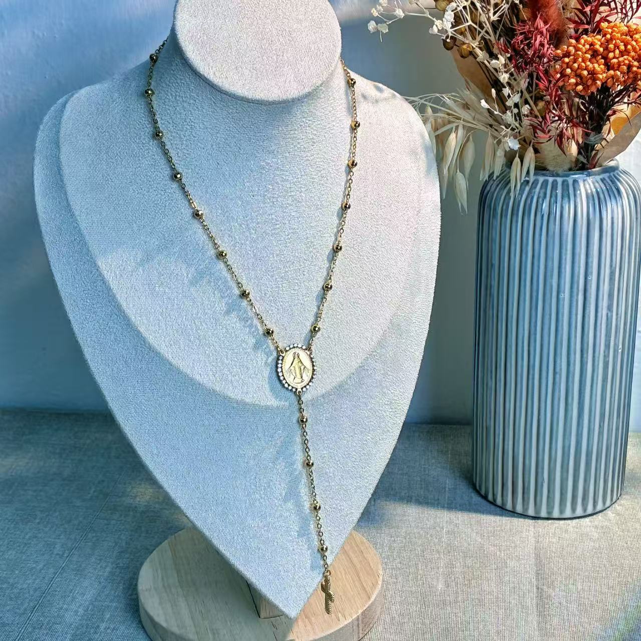 Collana “Preghiera” – Un simbolo di grazia e protezione