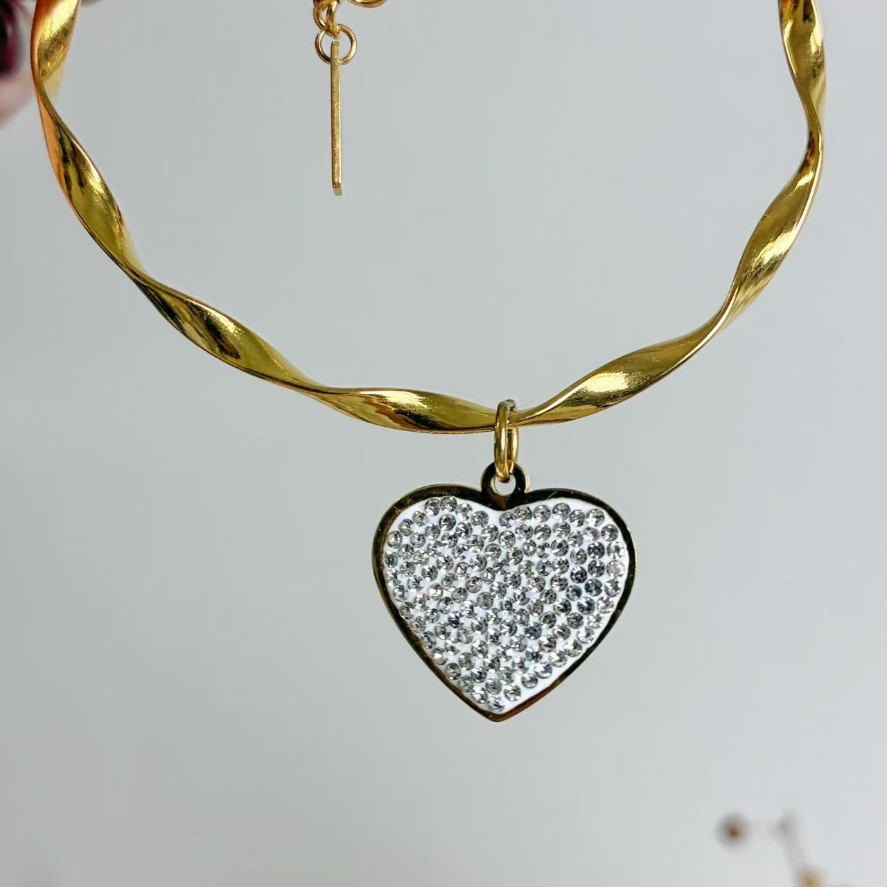 Bracciale “Battito del Cuore” – Eleganza Intrecciata con Charme