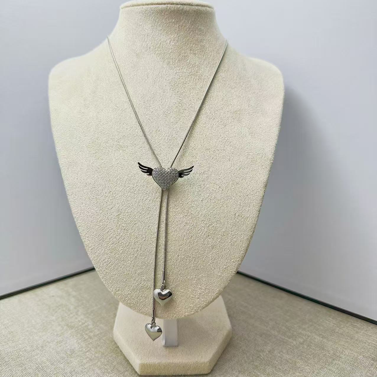 (C308)Collana cuori chevalier con ali