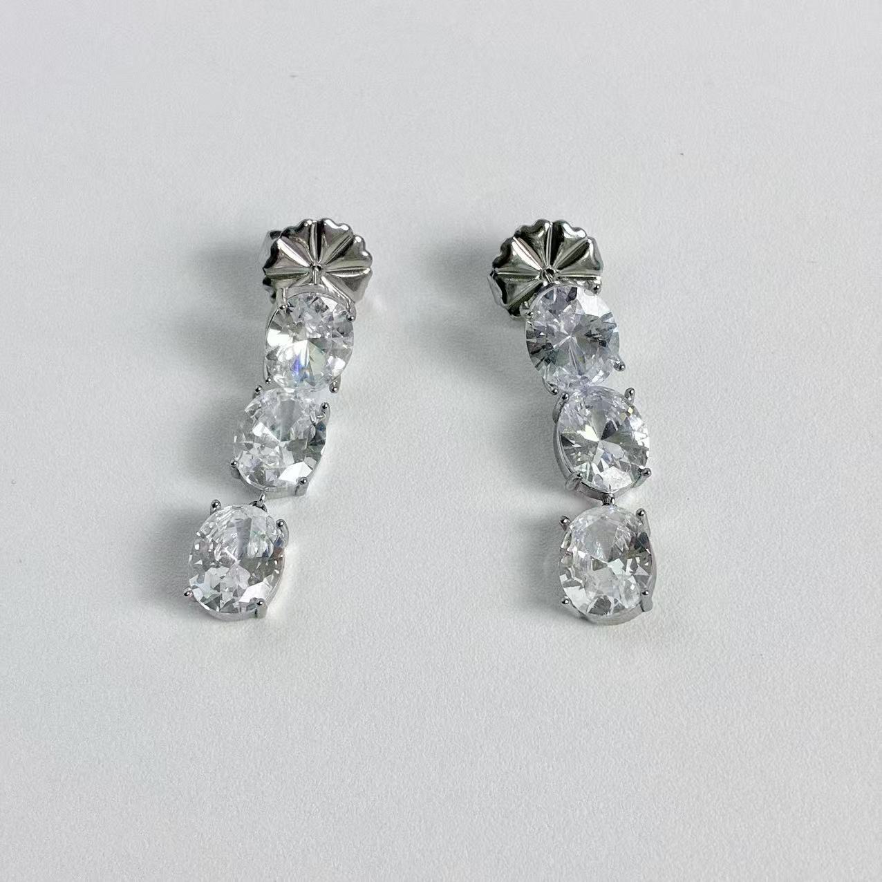 Orecchini Pendenti con Zirconi Ovali