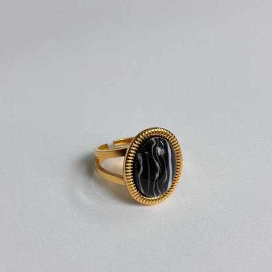 Anello con Pietra Ovale Nera – Acciaio Inossidabile Oro