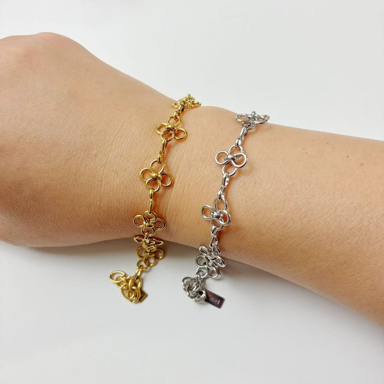 Bracciale con Ciondoli a Fiore