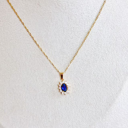 Collana "Splendore Regale" – Pendente a Rosetta con Cristalli