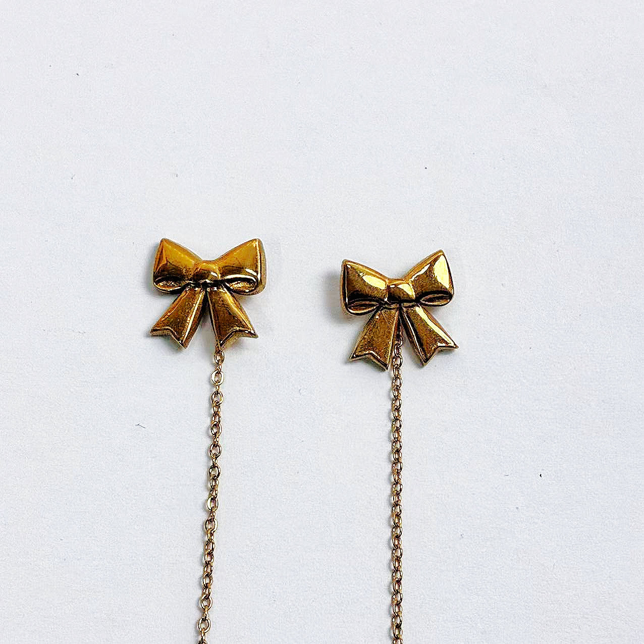 Orecchini “Nodo Prezioso” – Eleganza Sottile con Dettaglio Fluido