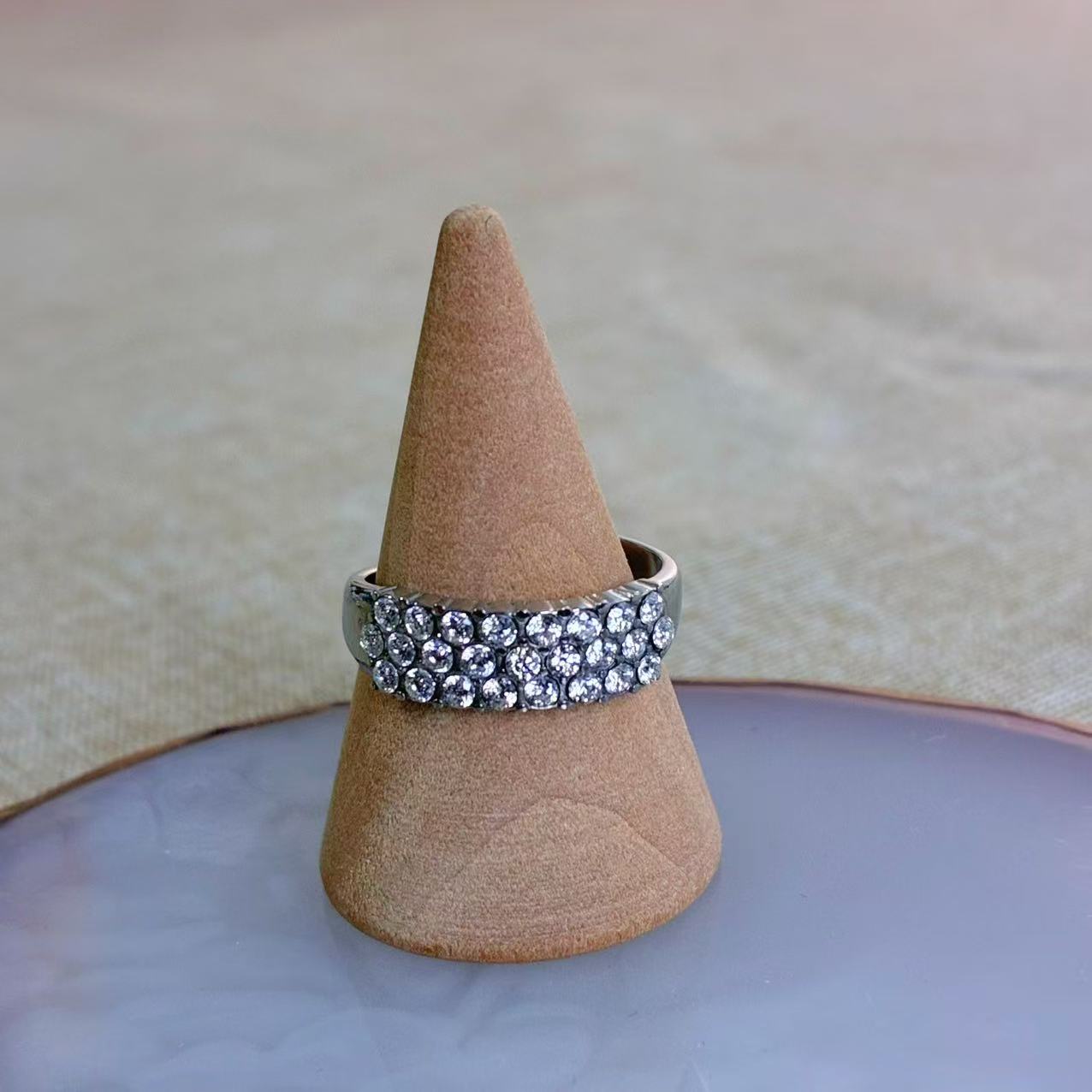 Anello “Fascia di Brillanti” – Eleganza senza tempo