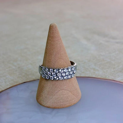 Anello “Fascia di Brillanti” – Eleganza senza tempo