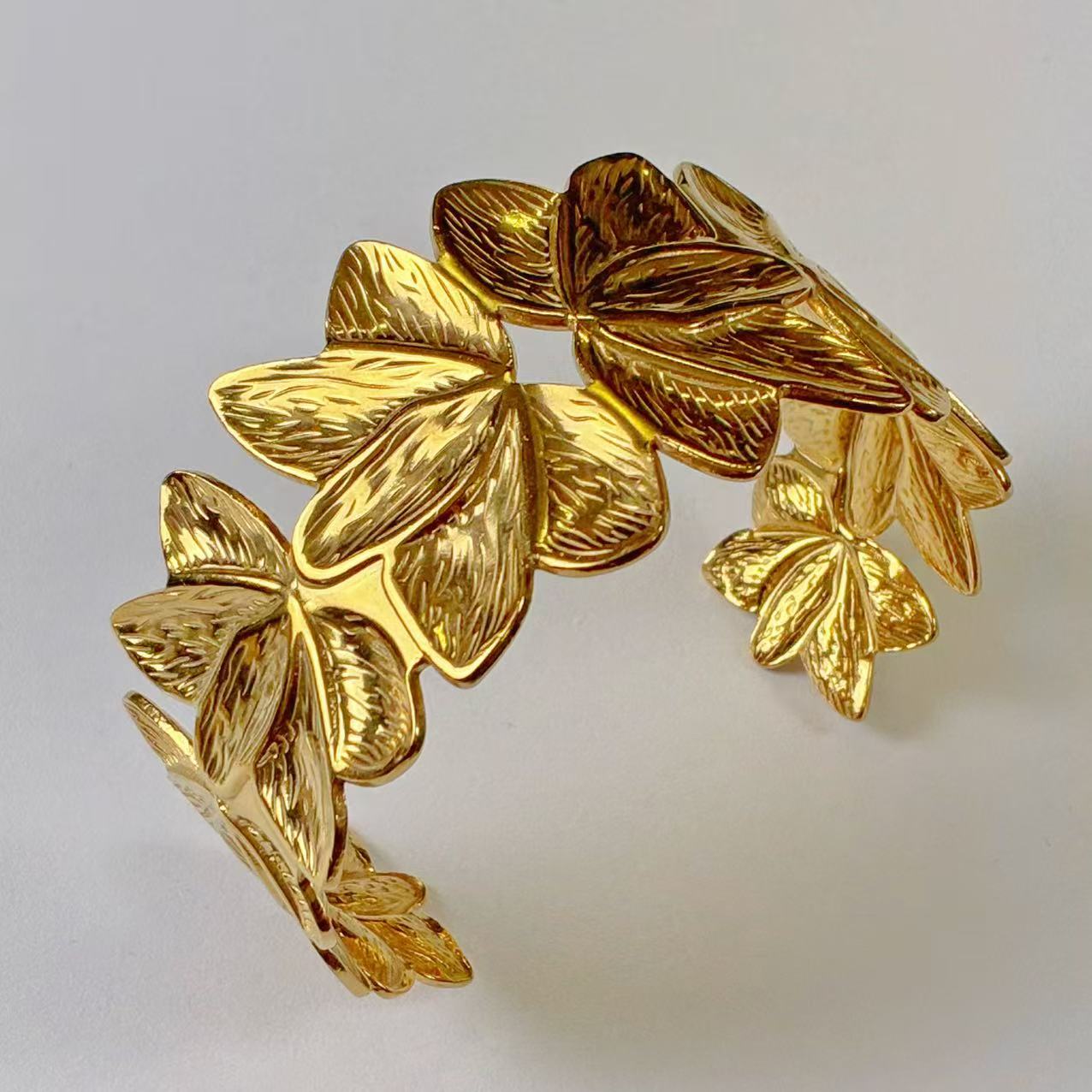 Bracciali semirigidi