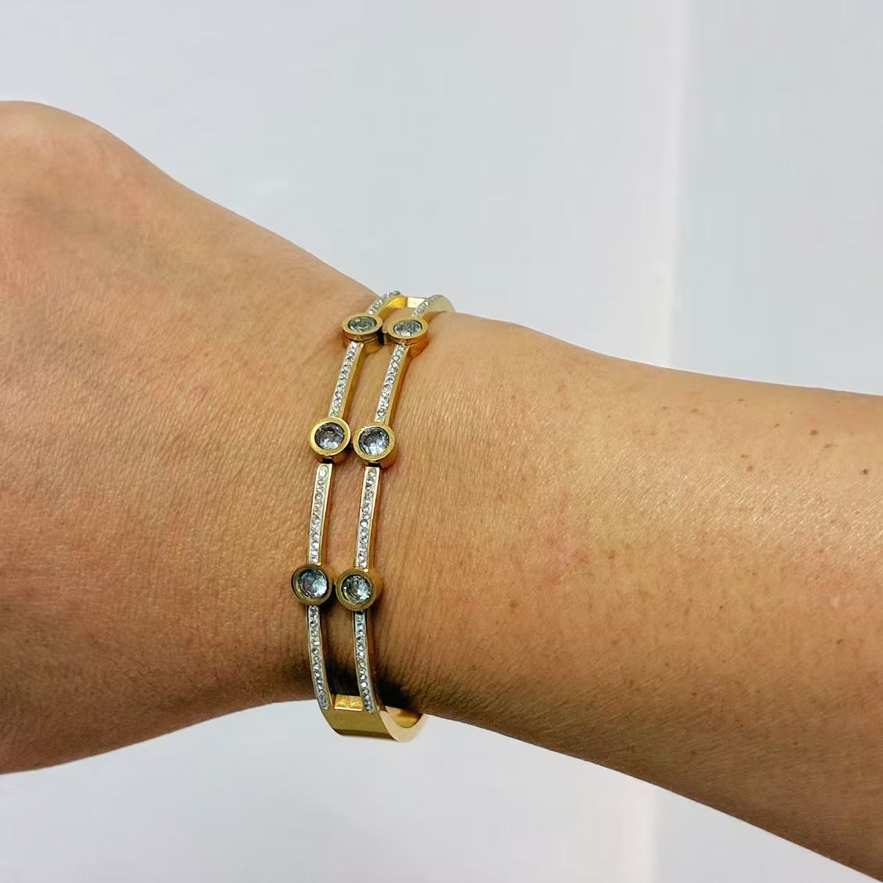 Bracciale rigido strass dipping filo con la chiusura a molla