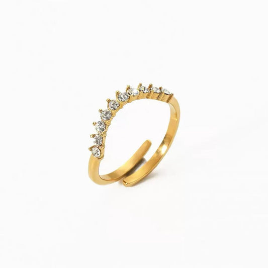 Anello “Arco di Desideri” – Raffinatezza Essenziale dal Segno Luminoso