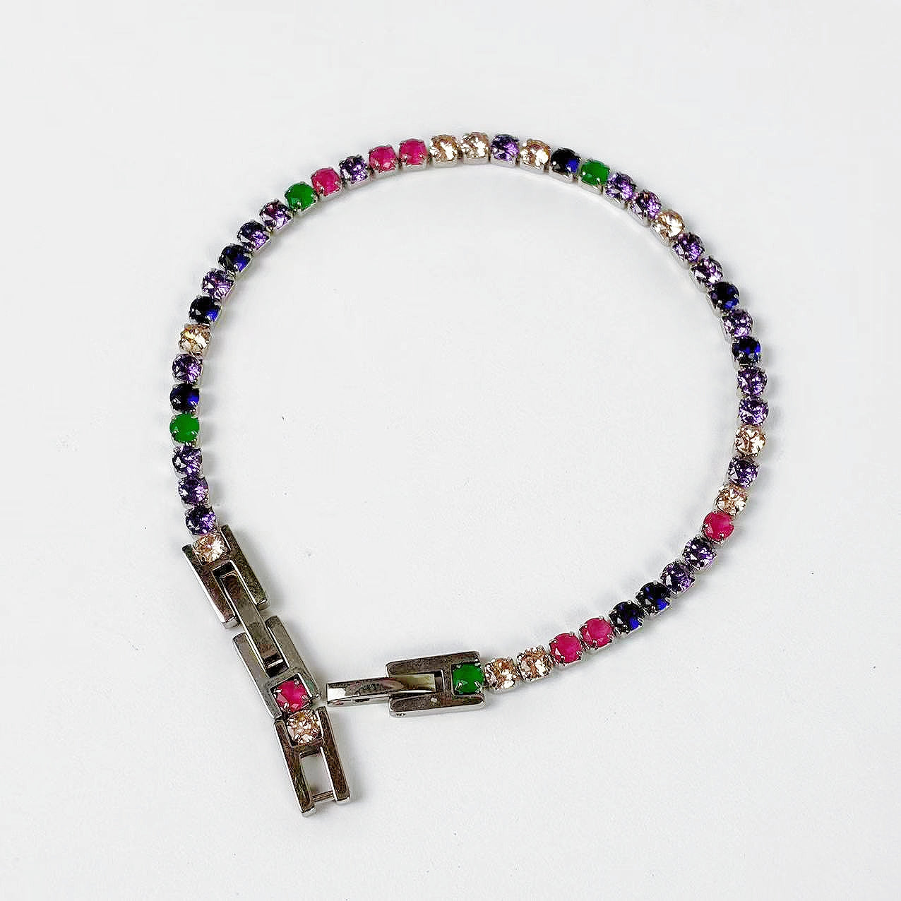 Bracciale “Carezza Continua” – Eleganza Lineare dal Segno Raffinato