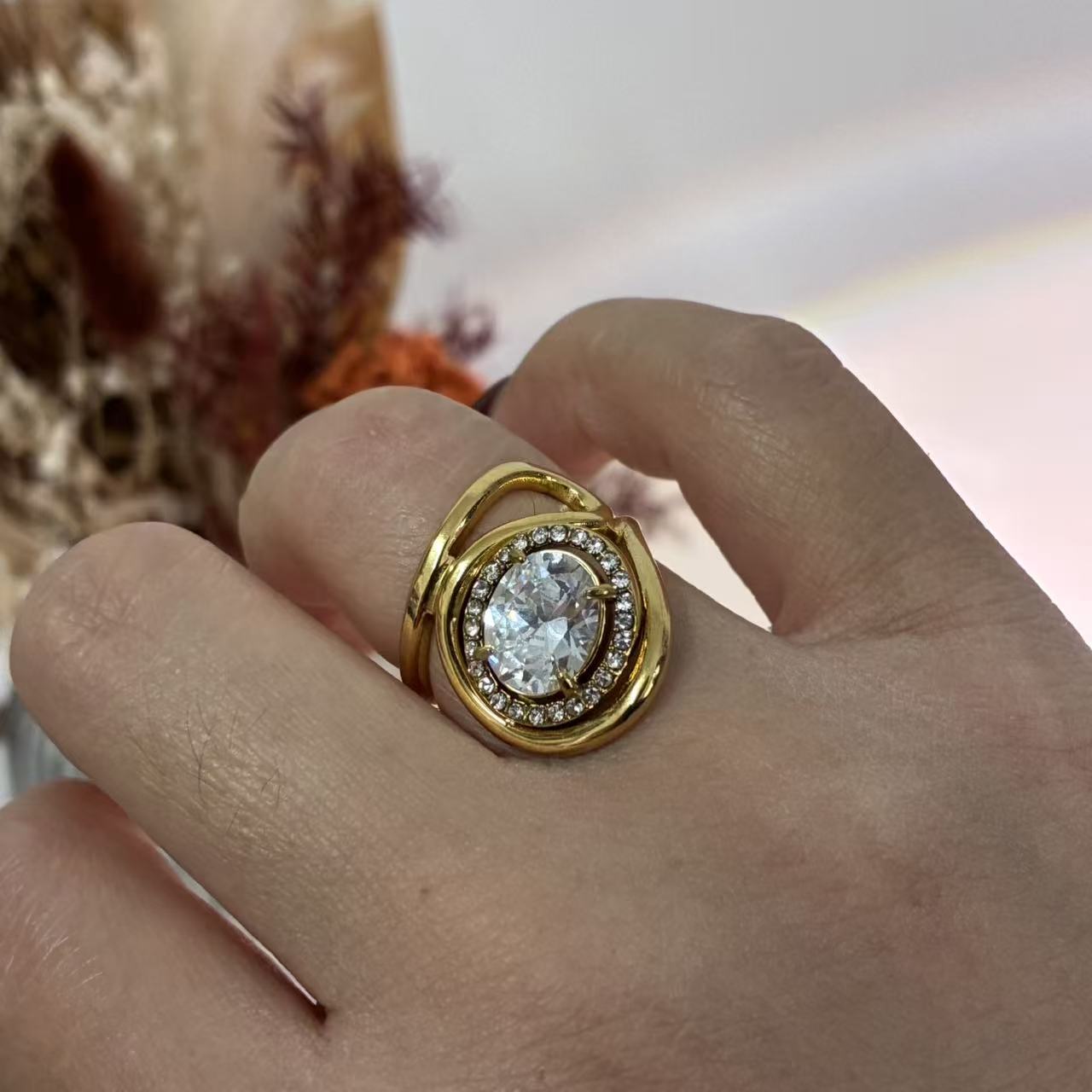 Anello Glamour con Zircone Centrale