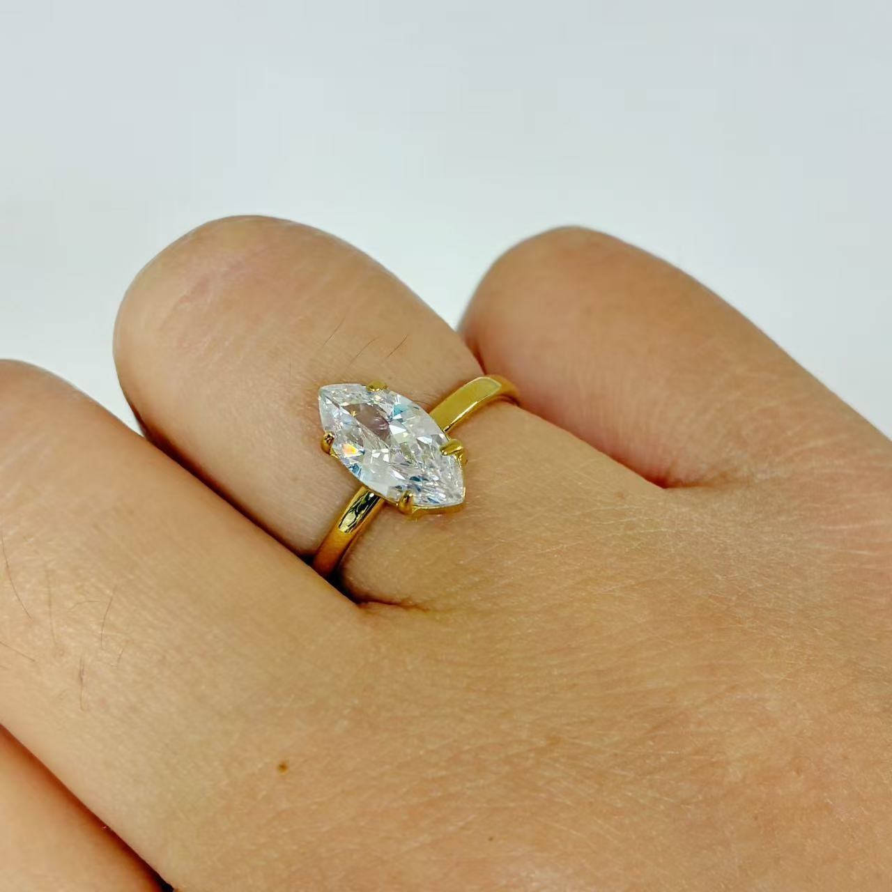 Anello aperto “Luce Navette” | regolabile | in acciaio inox