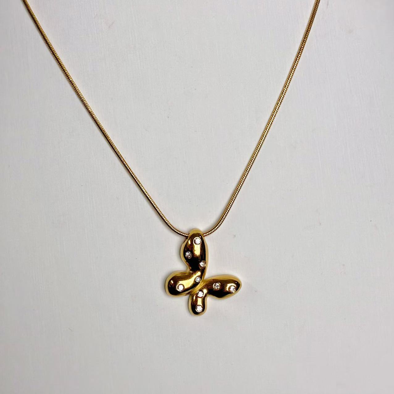 Collana “Farfalla Brillante” – Eleganza Dolce in Stile Moderno