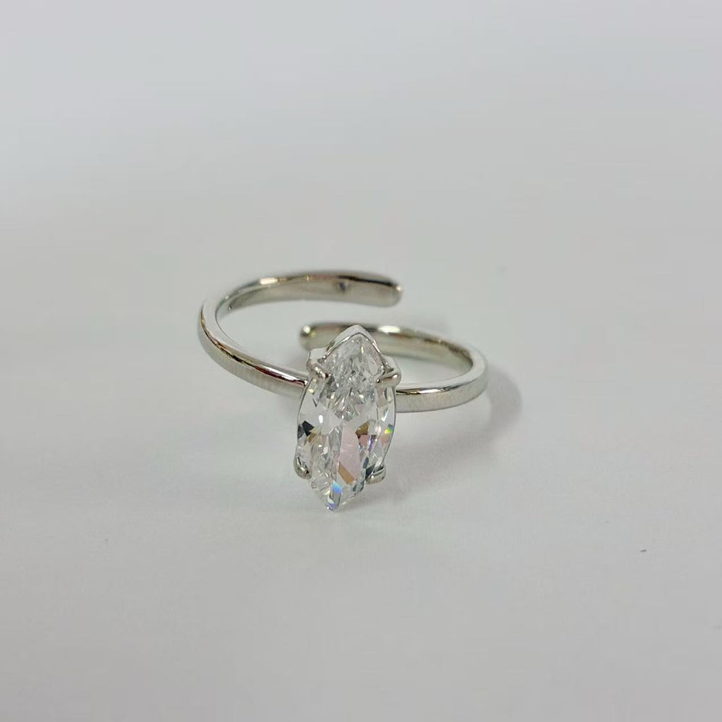 Anello aperto “Luce Navette” | regolabile | in acciaio inox