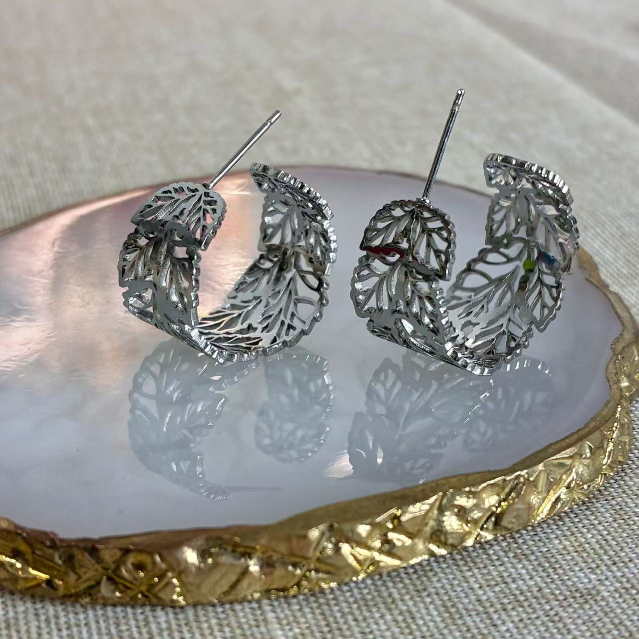 Orecchini “Foglia” – Il respiro della luce