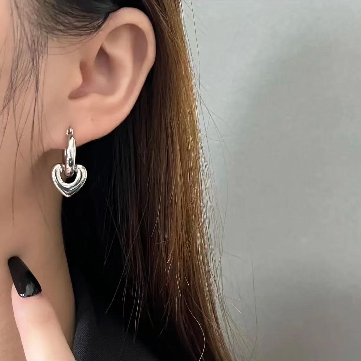 Orecchini a Nodo Scultoreo — Modernità, Volume e Stile Deciso