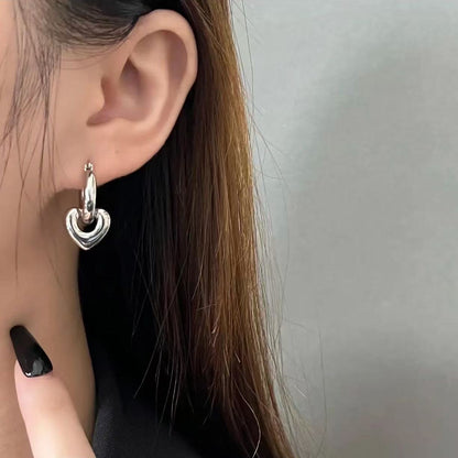 Orecchini a Nodo Scultoreo — Modernità, Volume e Stile Deciso