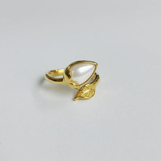 Anello Foglia con Goccia Perlata – Acciaio Inossidabile