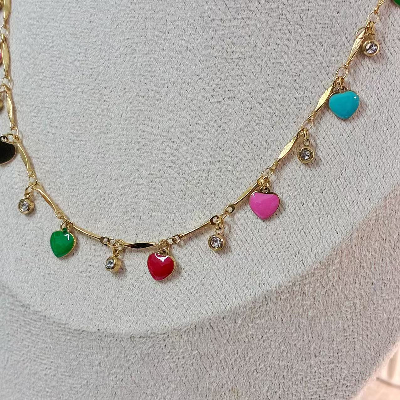 Collana “Cuori Colorati” – Acciaio Inossidabile con Smalti Multicolor e Zirconi