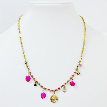 Collana con Ciondoli Rosa – Stile Vivace e Femminile