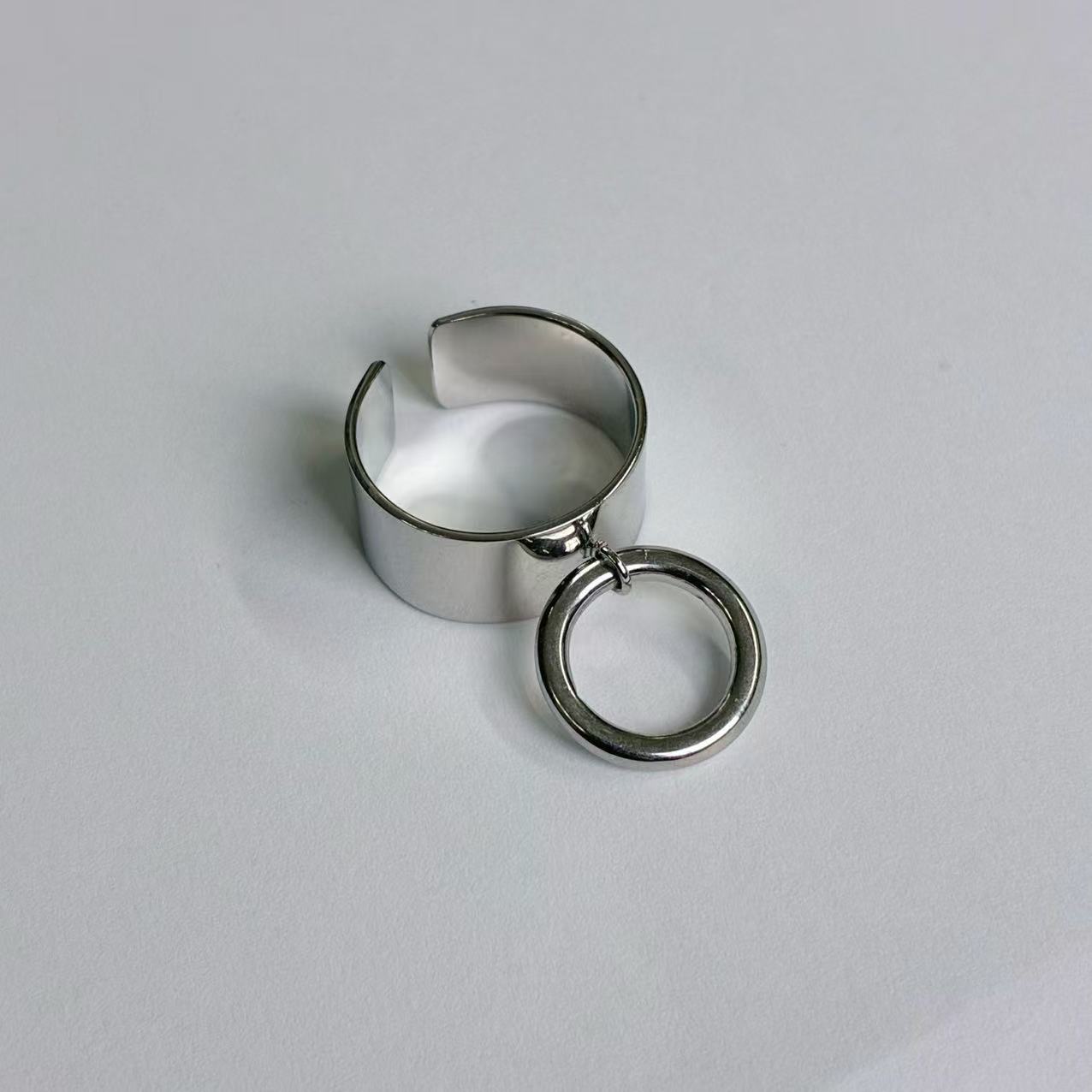 Anello Argento con Cerchio Pendente – Acciaio Inossidabile