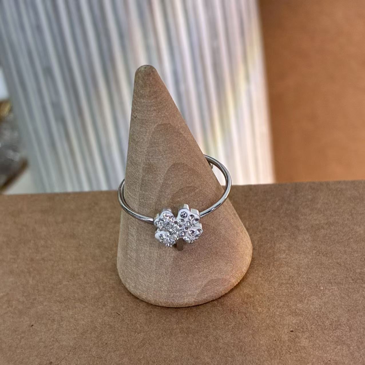 Anello Argento Fiore di Zirconi