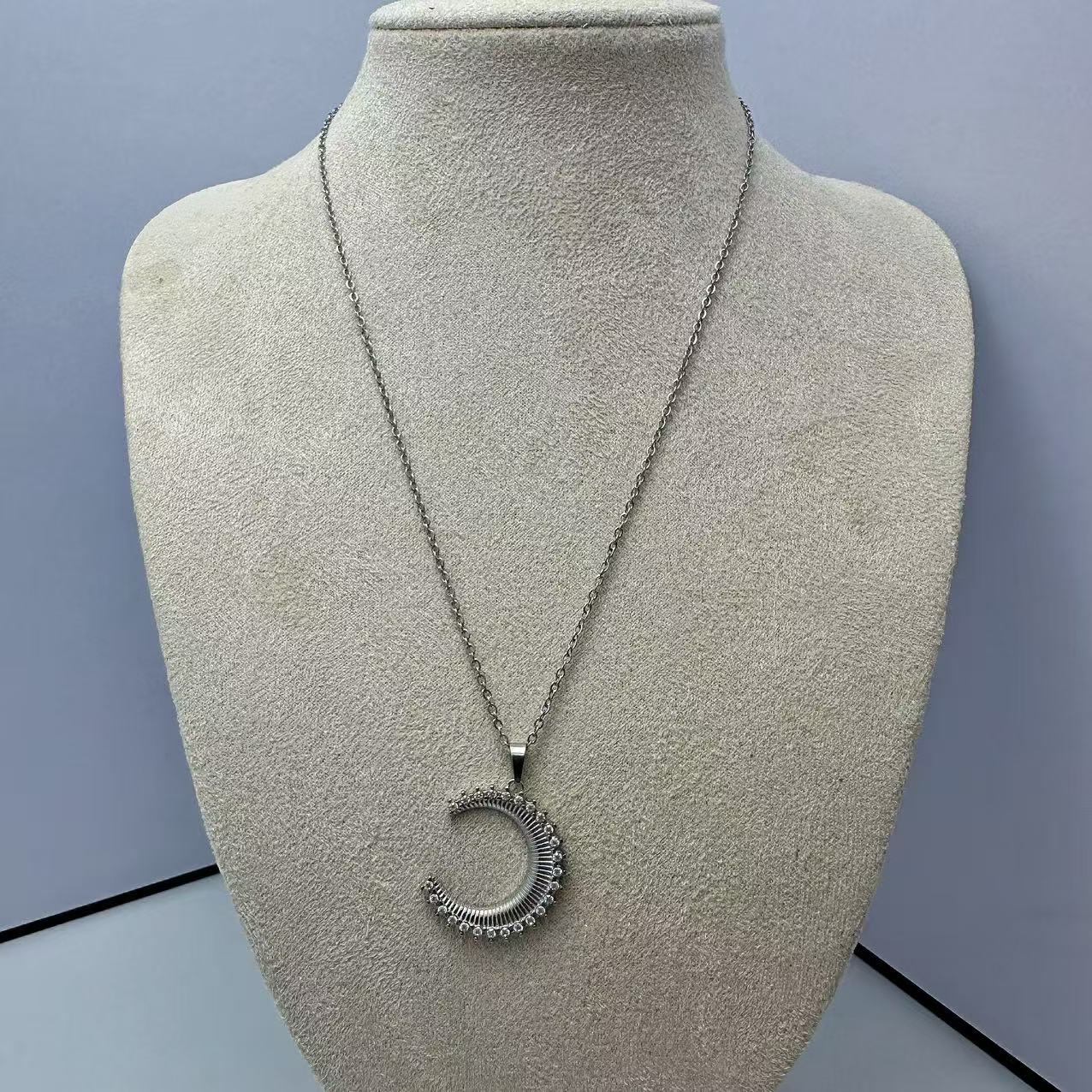 (C302)Collana luna con zirconi