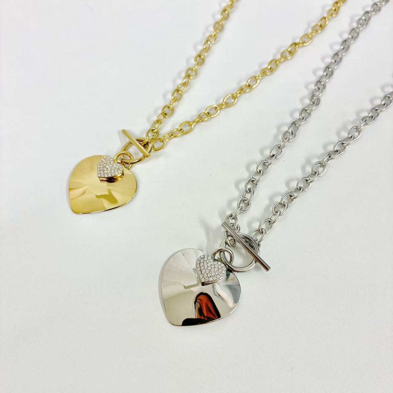 (C255)Collana con cuori in acciaio inox