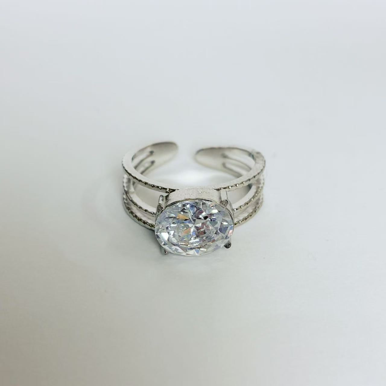 Anello “Splendore Sovrapposto” – Eleganza Luminosissima in Stile Stackable