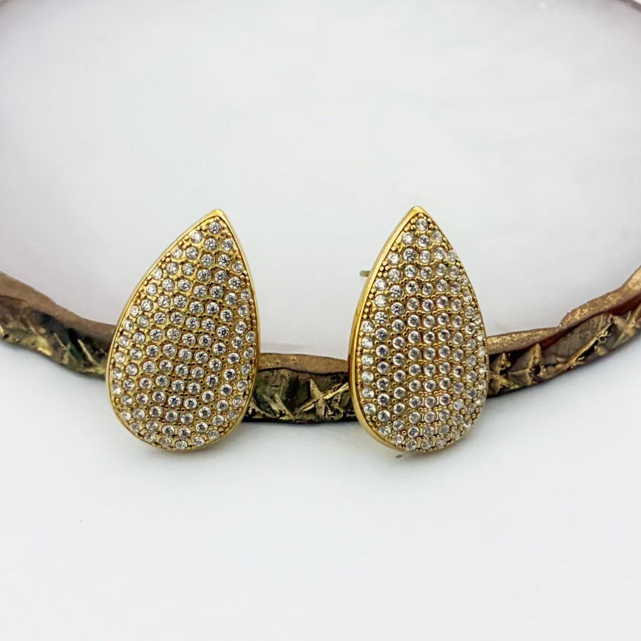 Orecchini a Goccia con Pavé Brillante – Eleganza Scintillante