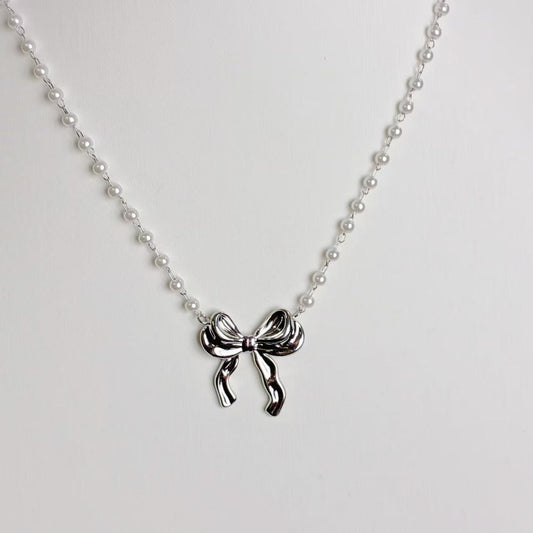 Collana “Fiocco di Perle” – Delicatezza Romantica in Versione Moderna