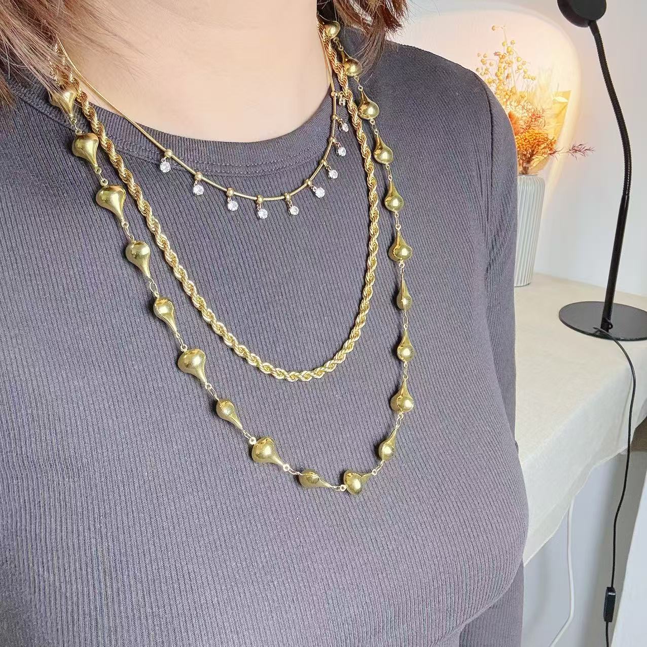 Collana “Gocce” – Il ritmo della luce