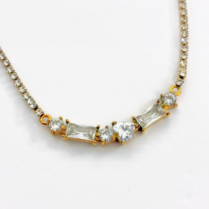 Collana Elegante con Cristalli Geometrici &amp; Filo Luminoso