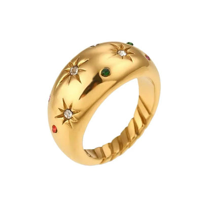 Anello bombato con stelle e cristalli