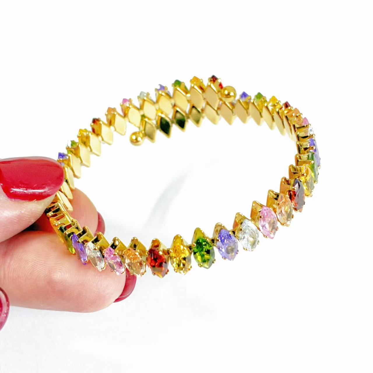 Bracciale con Pietre Multiformi – Eleganza Luminosissima