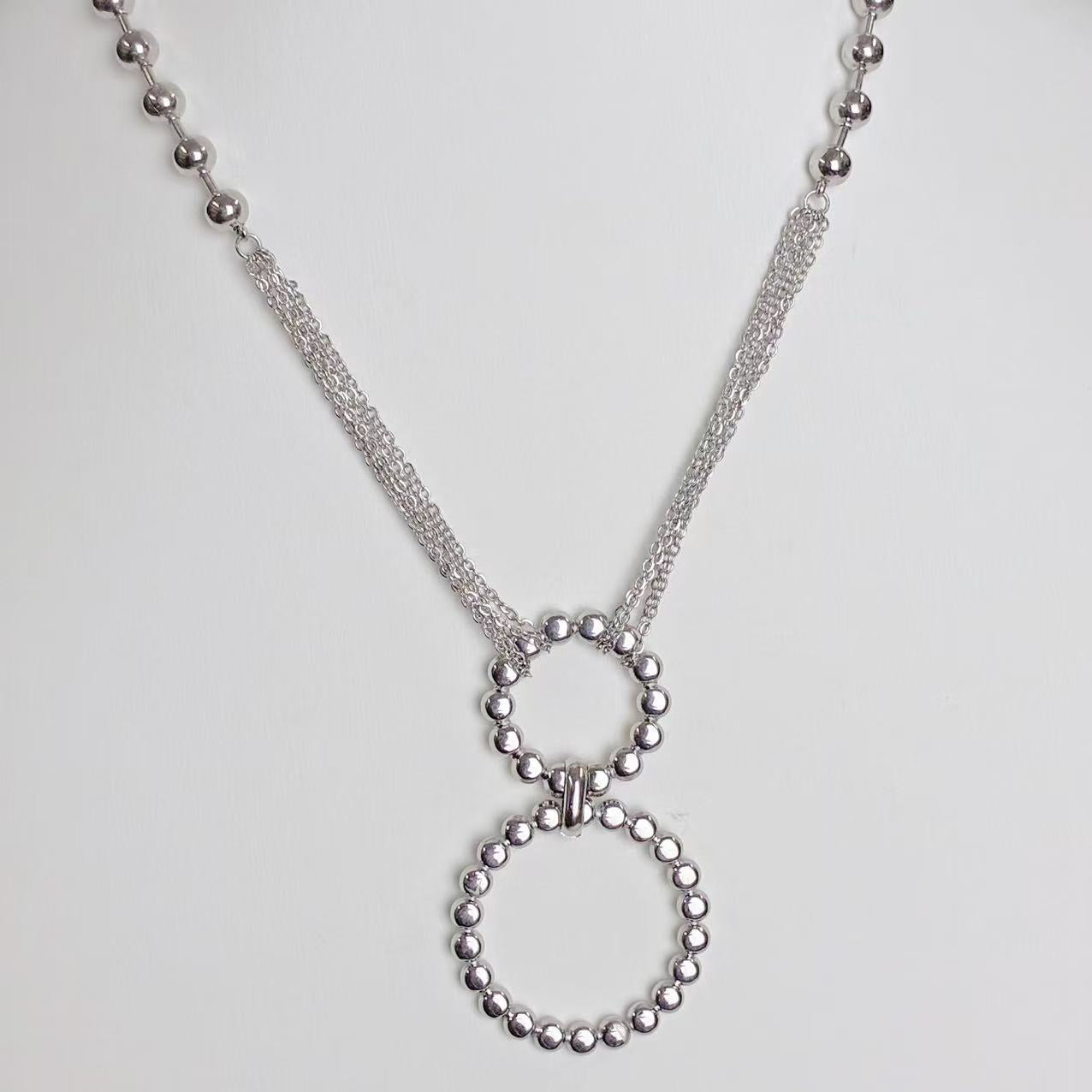 Collana “Doppio Cerchio Luminoso” – Geometria Elegante in Oro Moderno