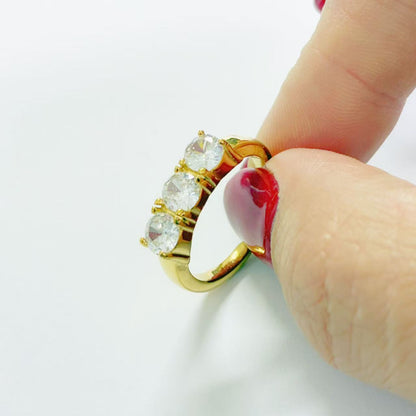 Anello Triplo Punto Luce – Linea Elegante